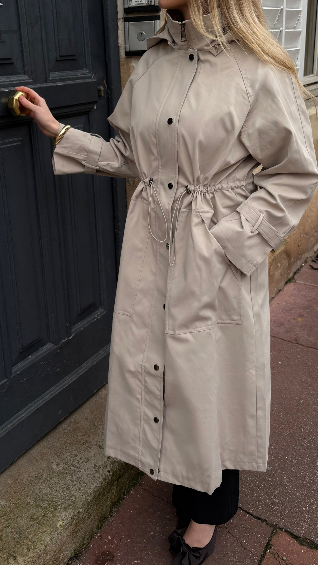 Veste longue à taille ajustable avec capuche amovible