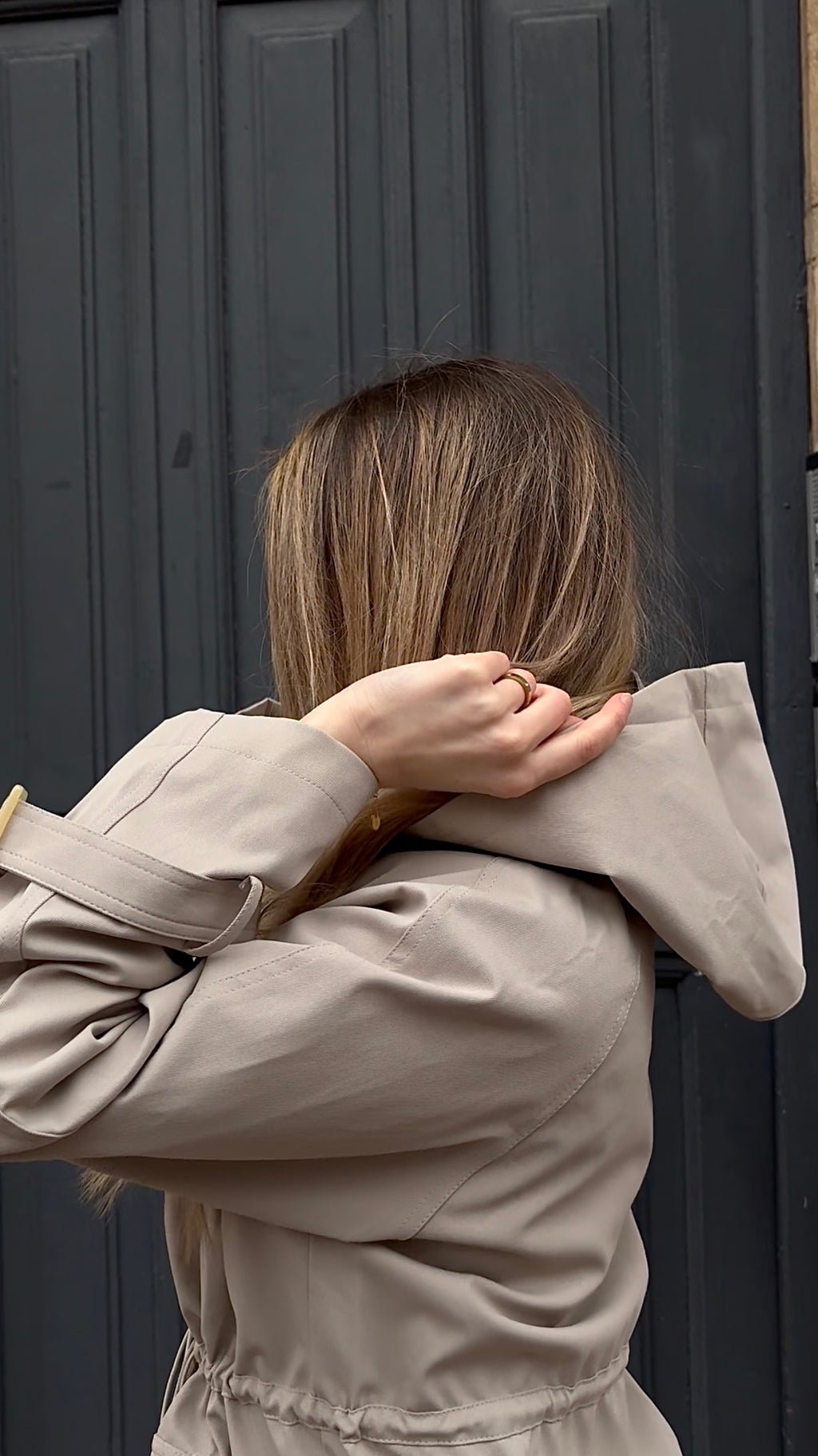 Veste longue à taille ajustable avec capuche amovible